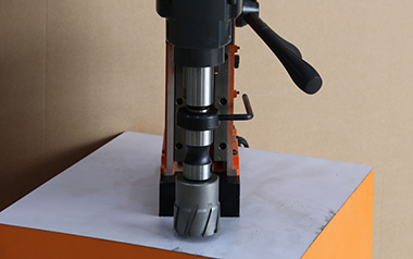 磁力鑽不能盲打，如何對超厚鋼板作業